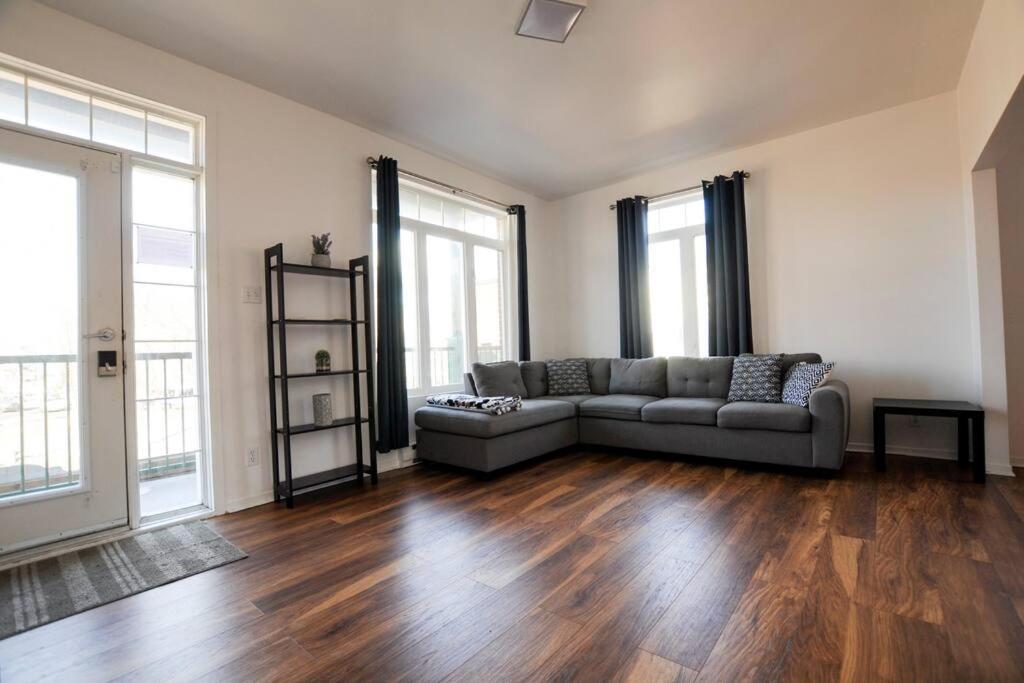 The 1810 - Spacious With Balcony - North Of Quebec Dış mekan fotoğraf